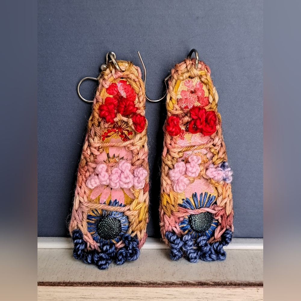 Teardrop Hand Knitted and Embroidered Earrings with Dry Flowers Colorful Cotton - Picture 15 of 16